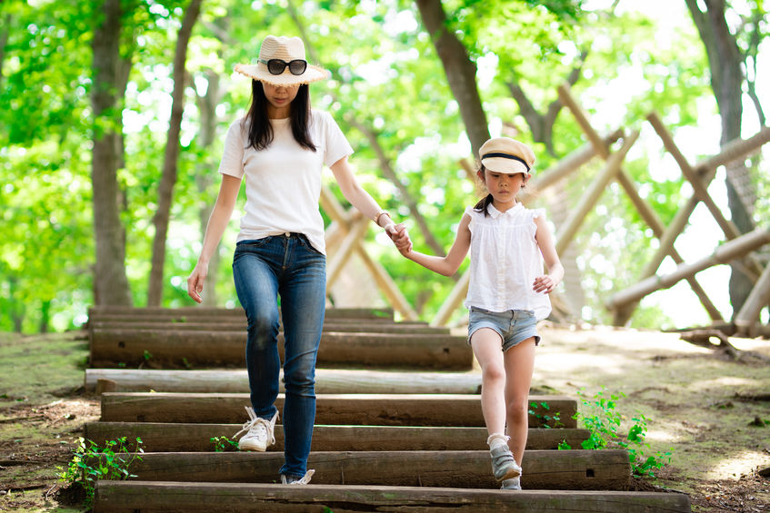 mother-daughter-fitness
